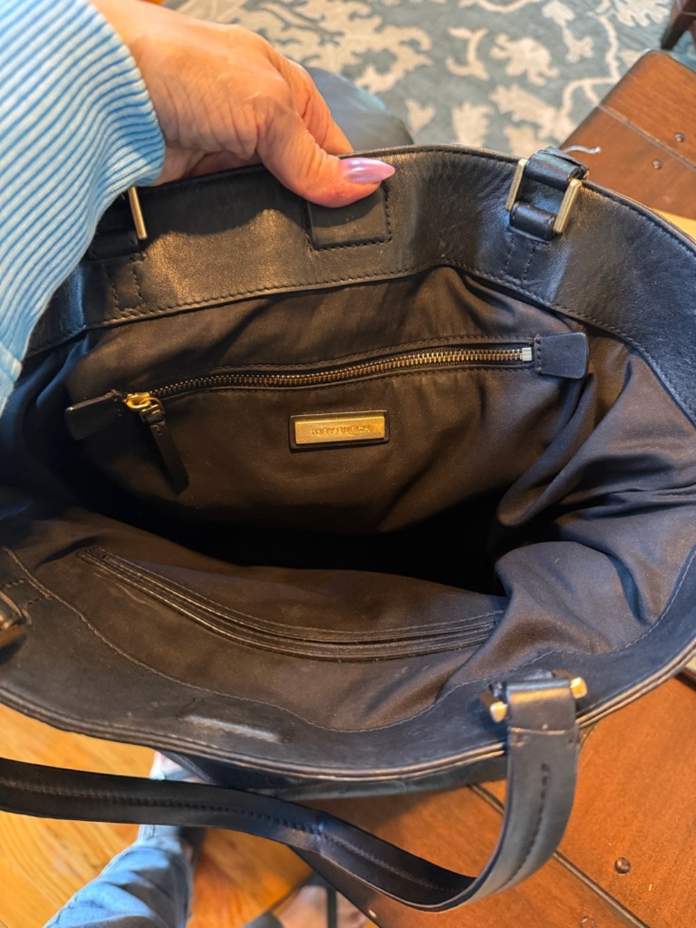 Tory Burch Quilted Black Leather Tote with Gold Logo - Picture 9 of 11
